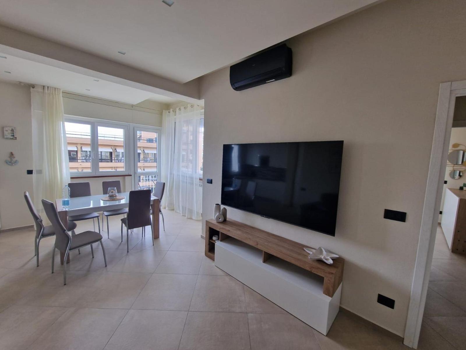 La Casa Del Sole A 50 M Dal Mare Apartment